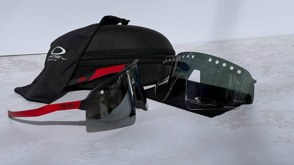 تصویر عینک دوچرخه سواری Oakley 